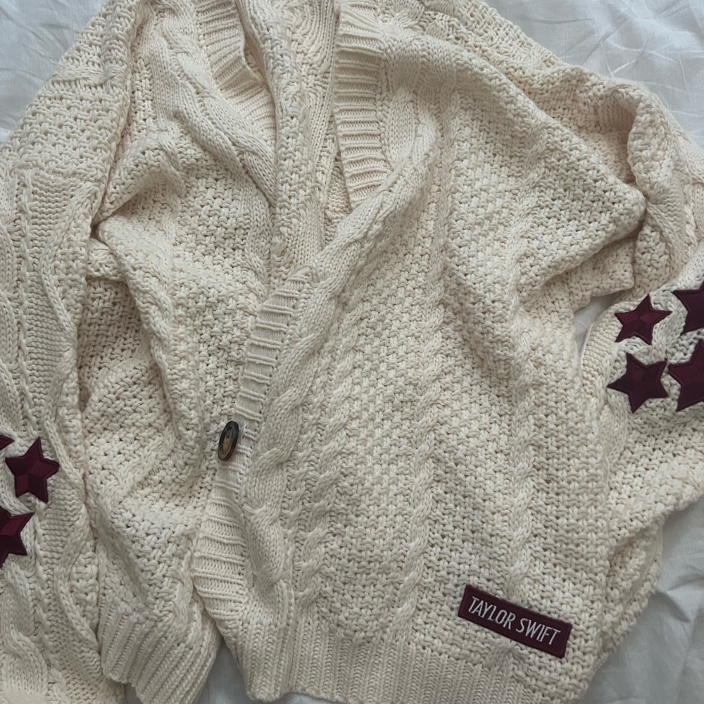 RARE TAYLOR SWIFT RED CARDIGAN NEVER WORN